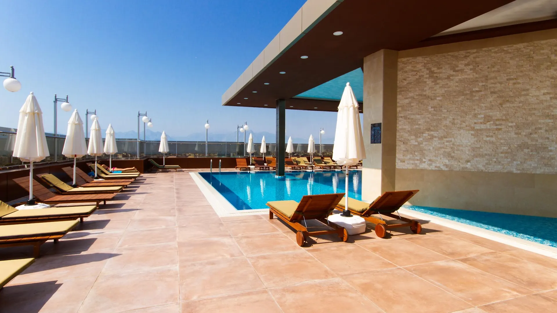 אנטליה Sky Business Hotel